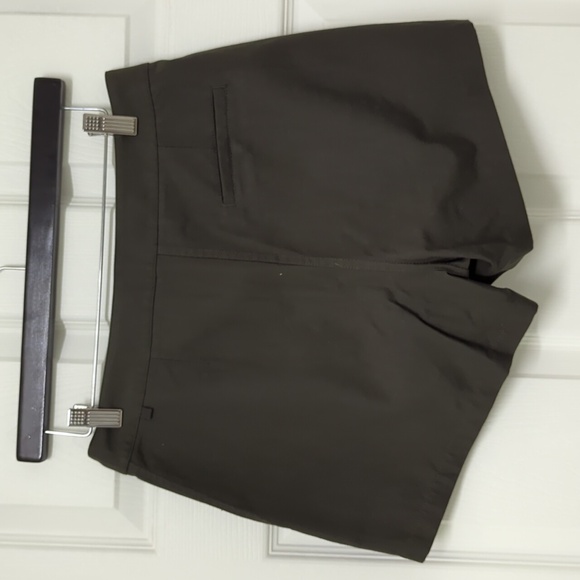 Lululemon shorts, size 6 - Picture 4 of 6